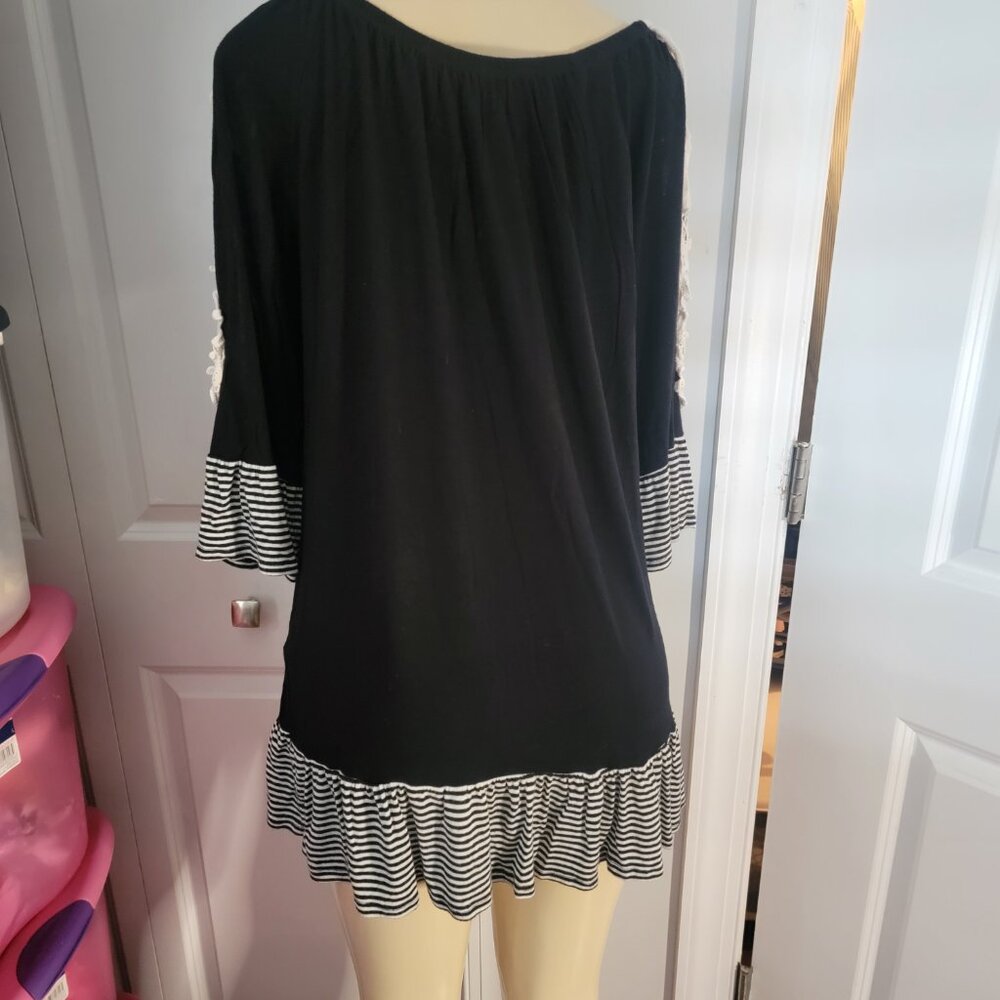 Emerald Brand Mixed Media Black with Lace Tunic Top - Picture 13 of 16